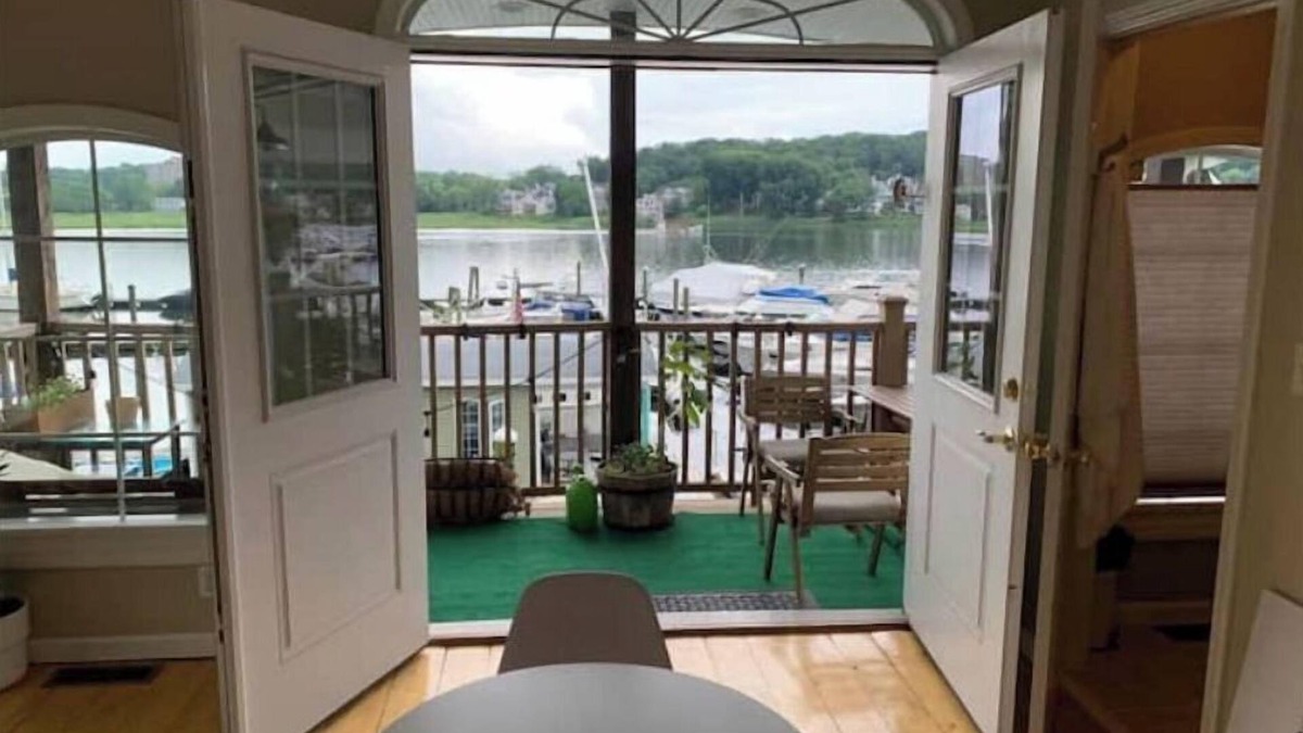 Fair Haven Apartment | Waterfront Marina Loft Fall Getaway