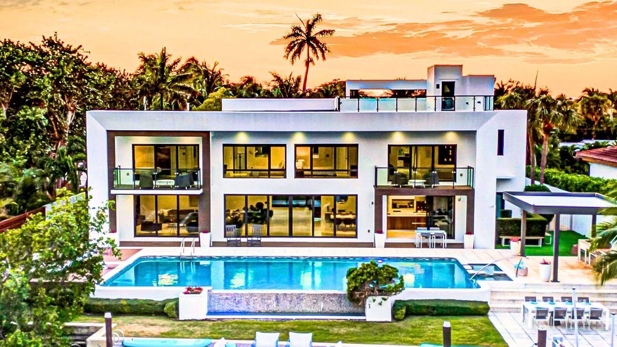 Harbor Beach Villa | Waterfront Masterpiece Villa/Grand Heated Pool/Seabreeze Key