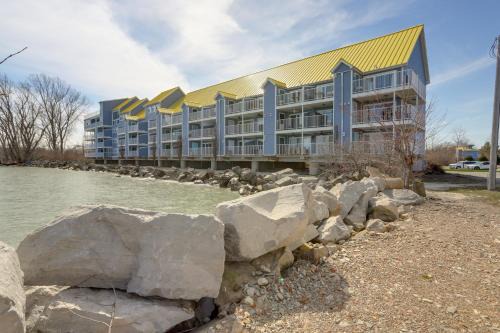 Put-in-Bay Apartment | Waterfront Middle Bass Condo with Lake Erie Views!