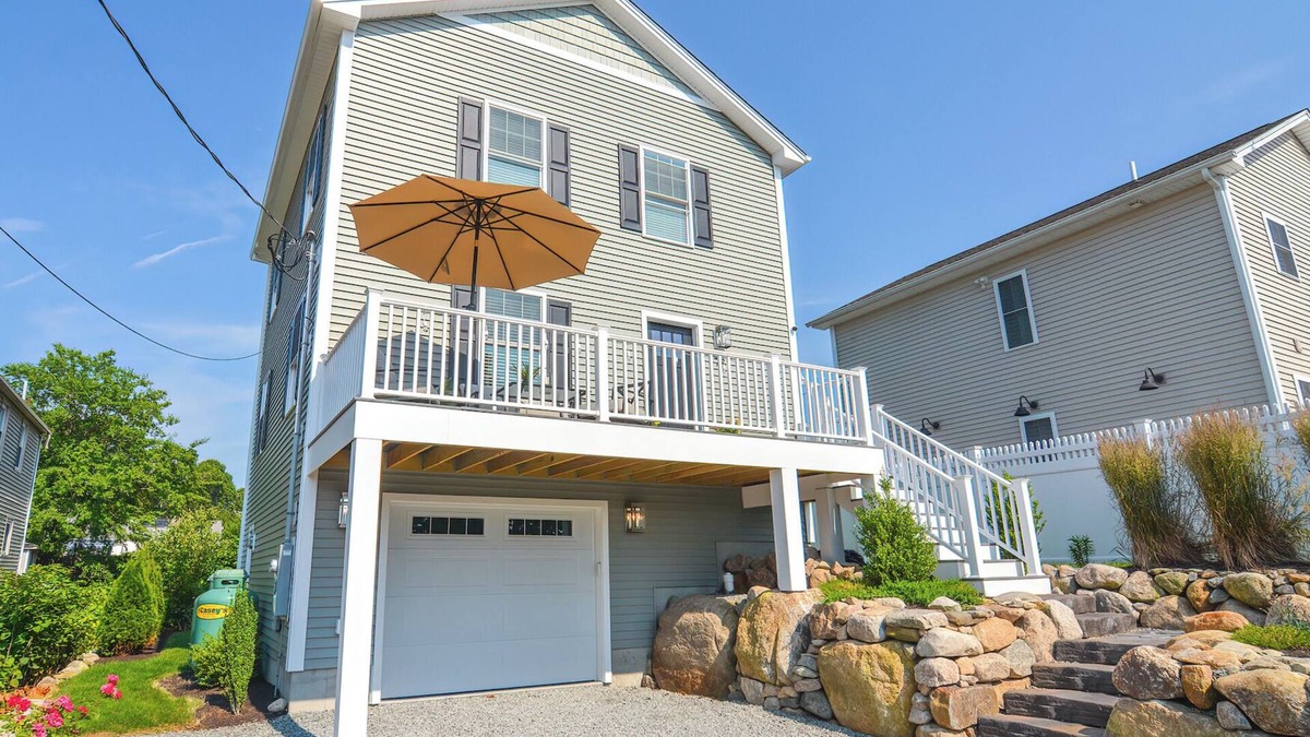 Warwick House | Waterfront - Near Beach - Central Air - Deck