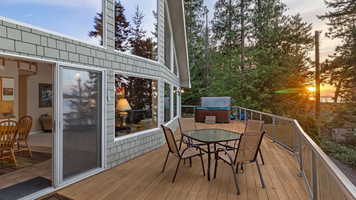 Roche Harbor House | Waterfront! Near Roche Harbor! Hot Tub! (SSH)