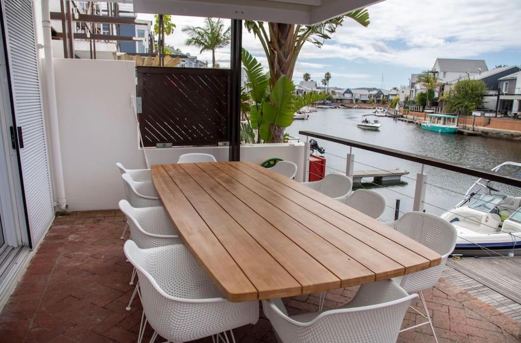Waterfront House | WATERFRONT -NEW LISTING LUXURY 4 BED ON THE WATER