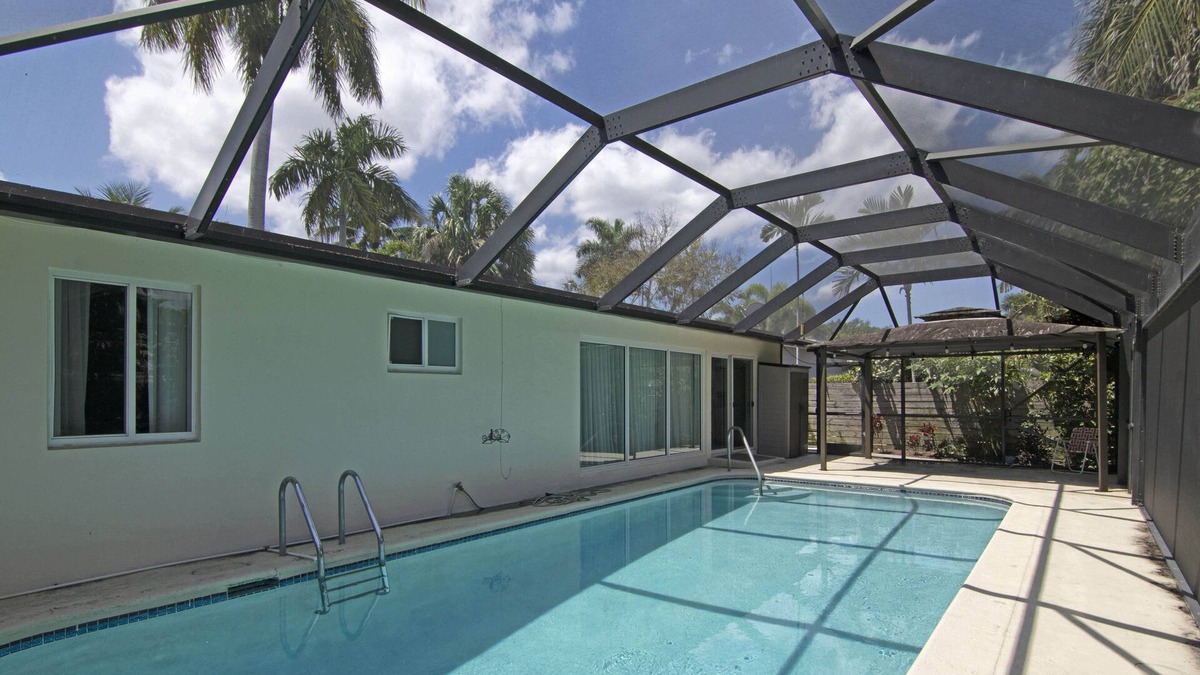 Riverside Park House | Waterfront Oasis | Enclosed pool