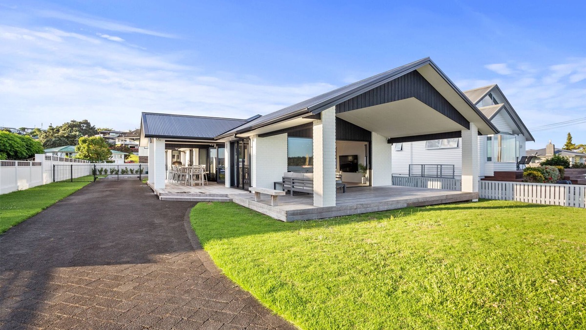 Omokoroa House | Waterfront Oasis - Omokoroa Holiday Home