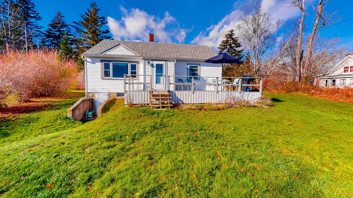 Pleasant Point Cottage | Waterfront Oasis w/ Amazing Harbor Views, Shared Dock & Free WiFi