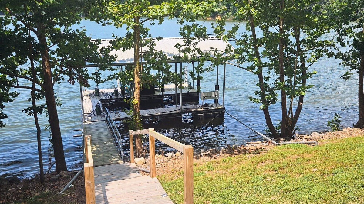 Cadiz House | Waterfront on Lake Barkley, private dock