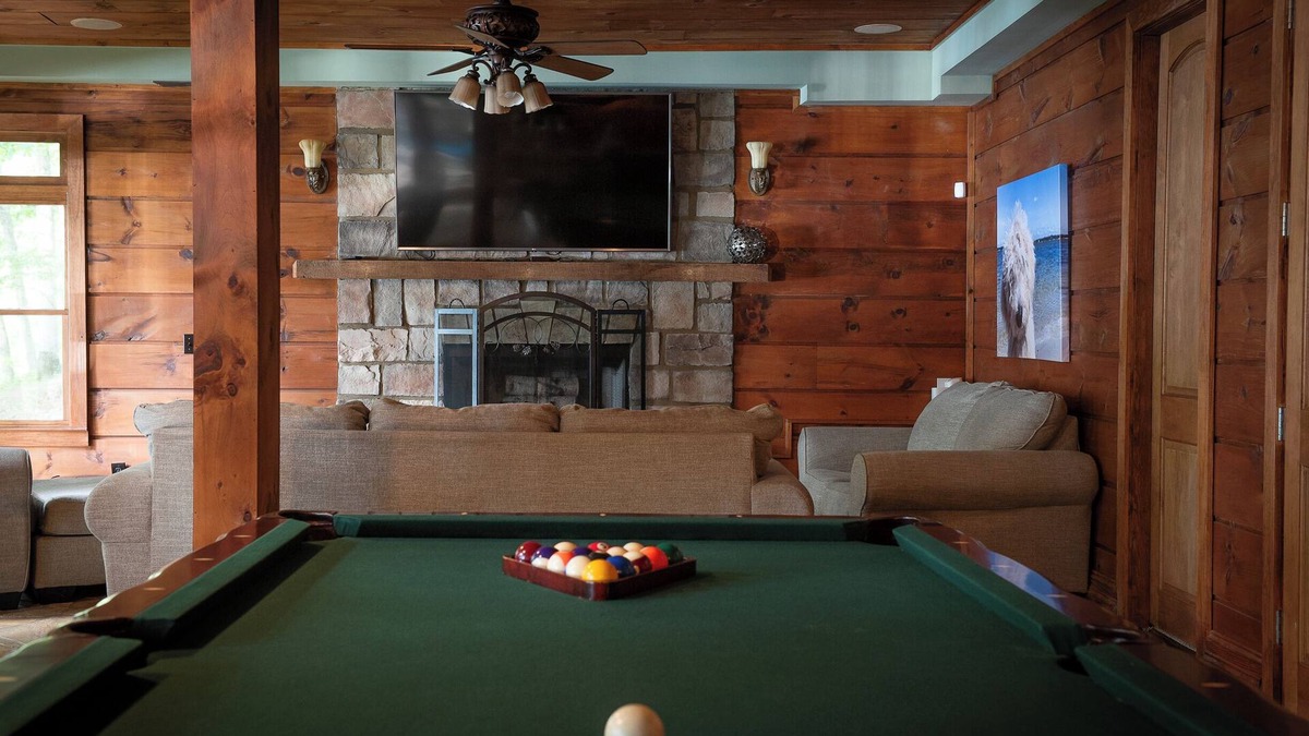 Oakwood House | Waterfront on Lake Lanier-updated home with Dock close to golf and 1 hour to UGA