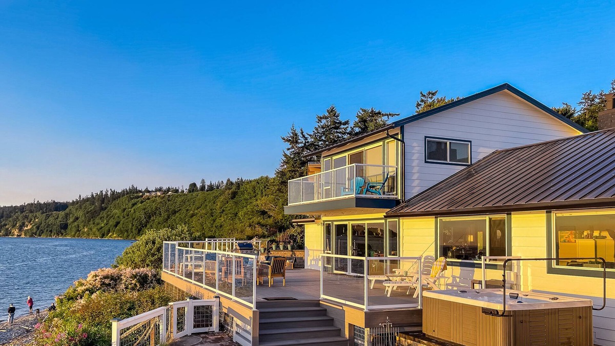 Freeland Cottage | Waterfront paradise with private beach, hot tub, & sound views - dogs OK