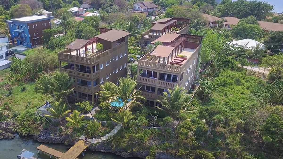 Antoneys Cay Condo | Waterfront Penthouse Condo w/Ocean Views & Pool