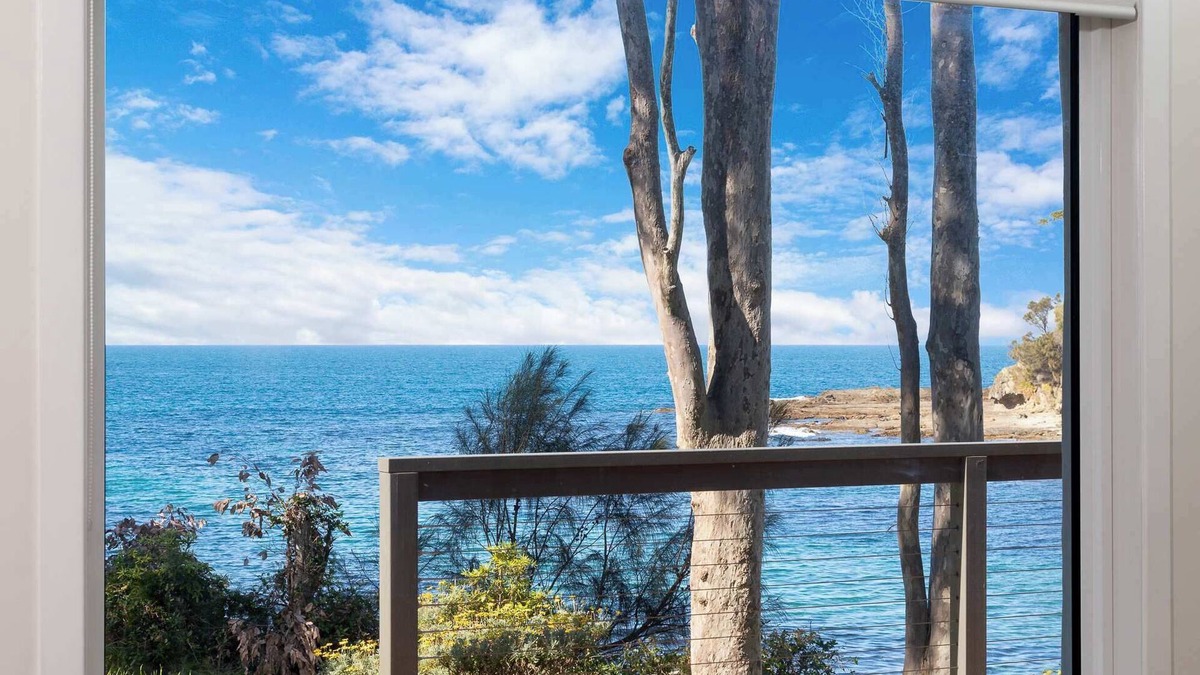 Lilli Pilli House | Waterfront, Pet-Friendly,WiFi | Oceanfront Beauty