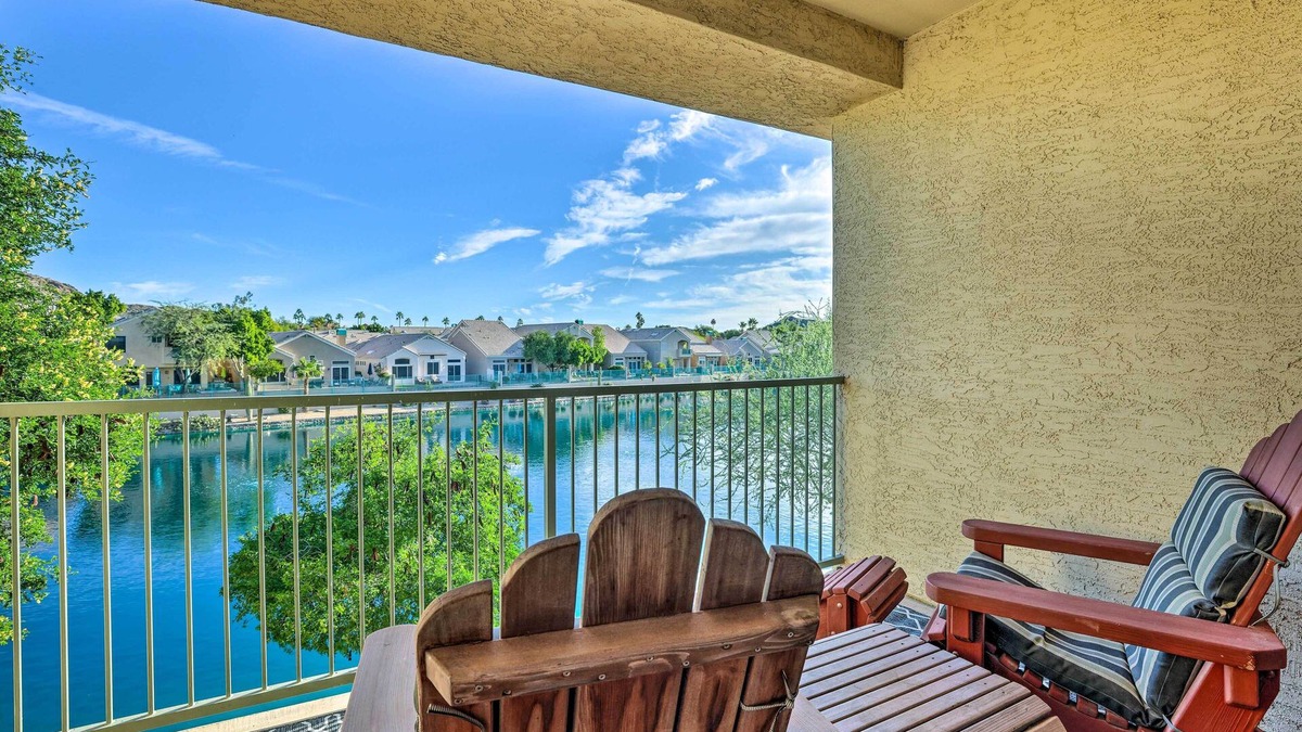 Foothills Condo | Waterfront Phoenix Condo w/Lake & Mtn Views