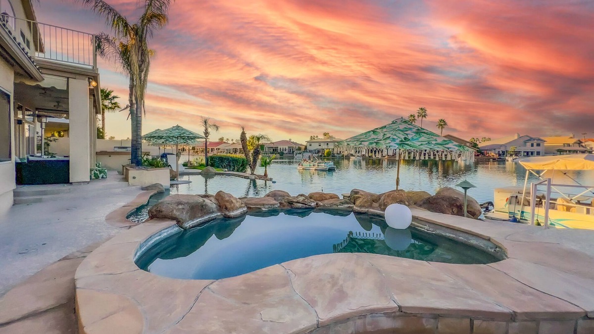 The Islands House | Waterfront, Pool, Sauna, Boat, Luxury living, low price! 30 Night Min.