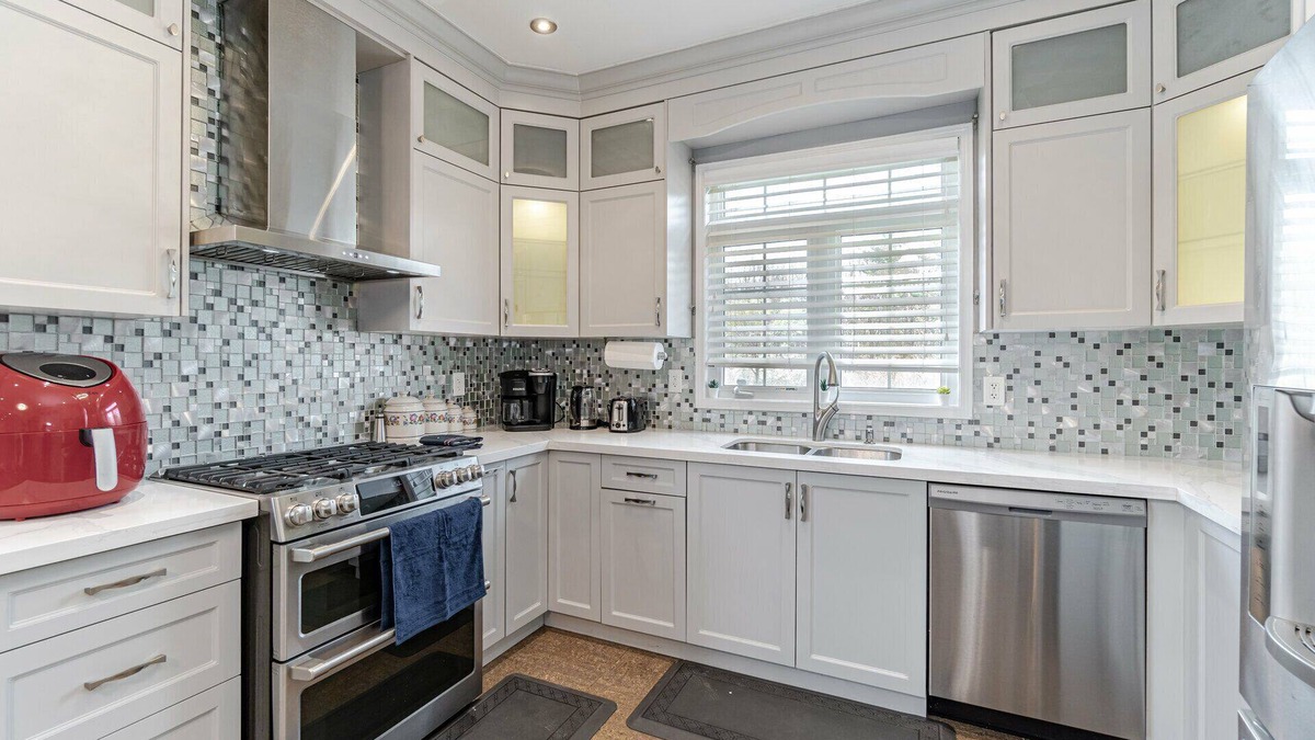 Churchill Meadows House | Waterfront Presidential Villa