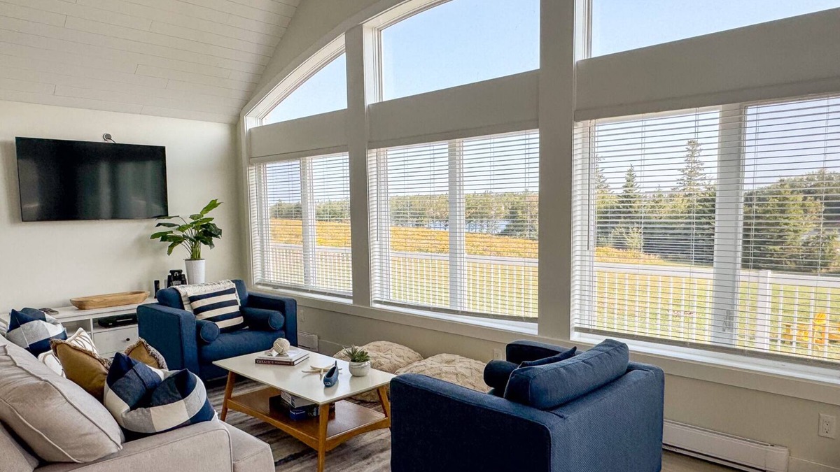 Anne's Land Cottage | Waterfront, Private, AC, and Close to Cavendish