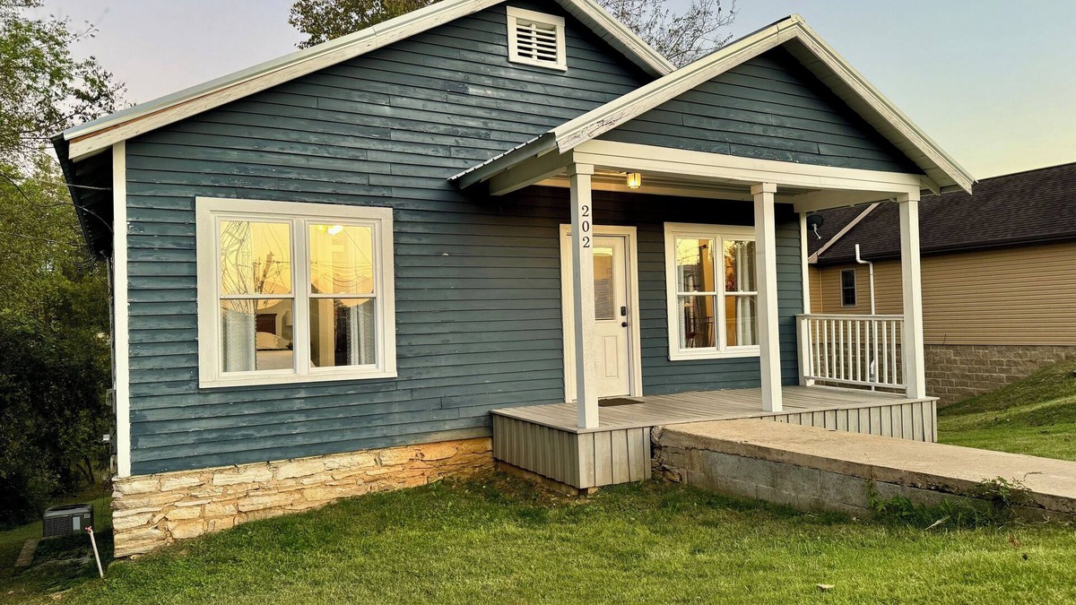 Dover Cottage | Waterfront Private Retreat - Near Downtown