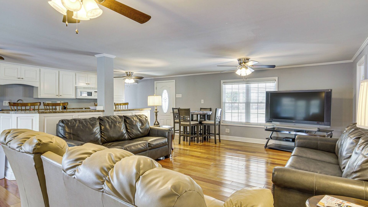 Hollands Landing House | Waterfront Prosperity Home w/Dock: Walk to Marina