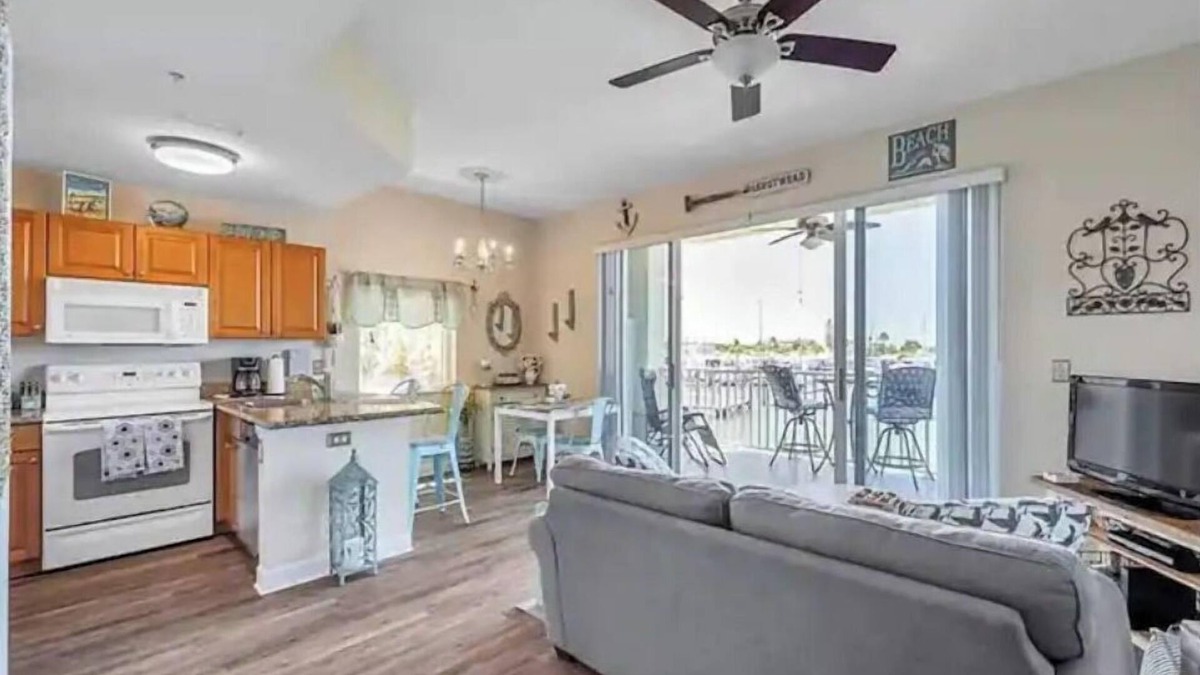 Madeira Beach House | Waterfront quiet condo w Pool by Madeira Beach