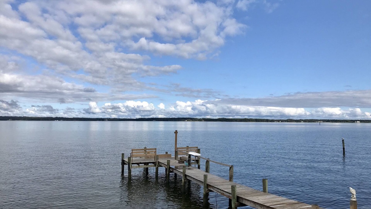 Rock Point House | Waterfront - renovated 3 bedrooms 2 full baths cottage