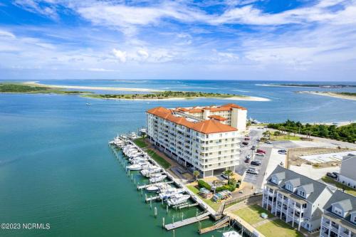 Morehead City House | Waterfront Resort , World Class Marina & Slip