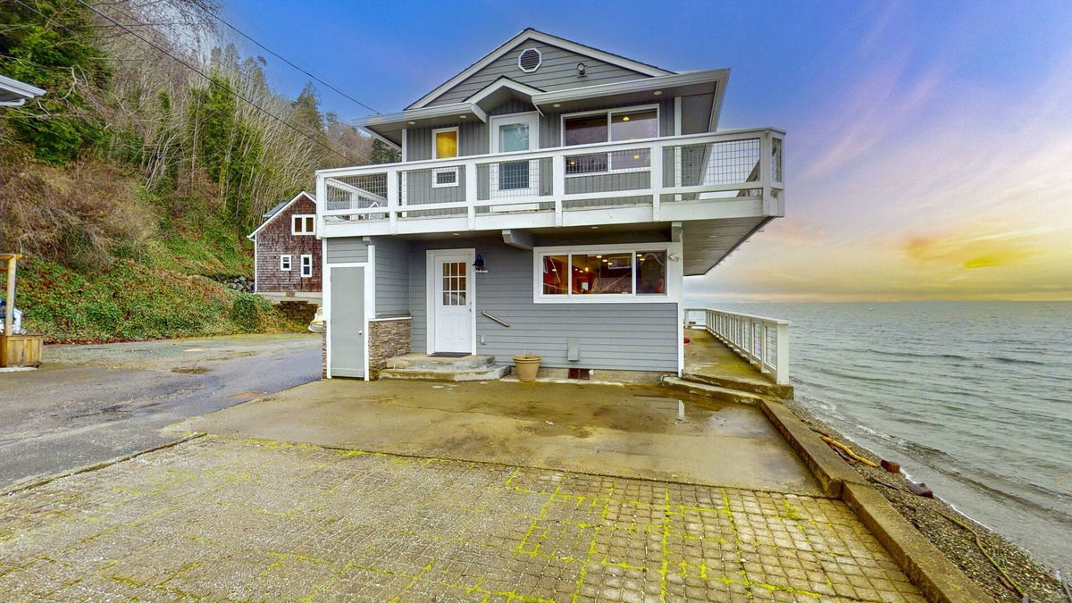 Camano Island House | Waterfront Retreat on Camano Island – Stunning Views!