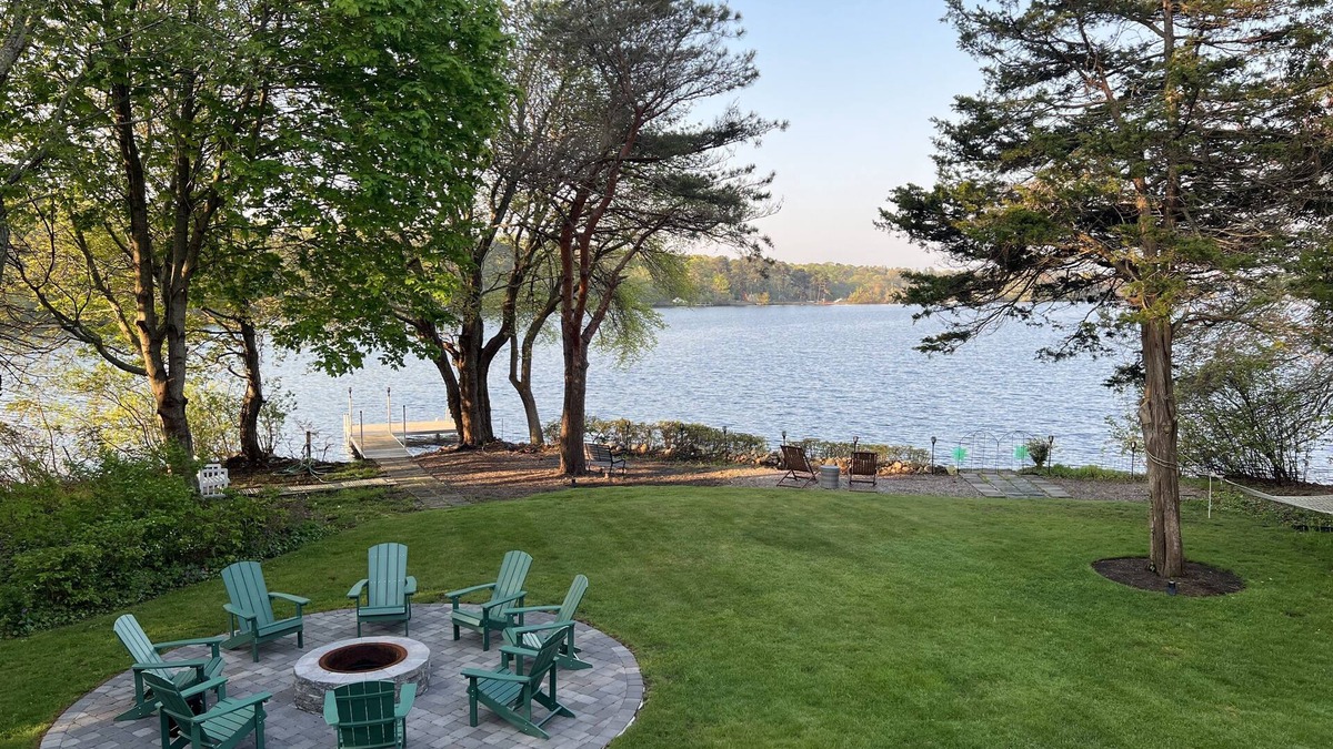 Centerville House | Waterfront retreat on Wequaquet Lake. Kayaks included and close to Town/Beaches