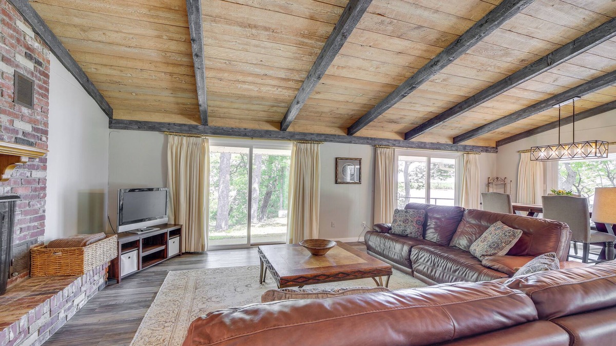 Checotah House | Waterfront Retreat w/Deck on Lake Eufaula!