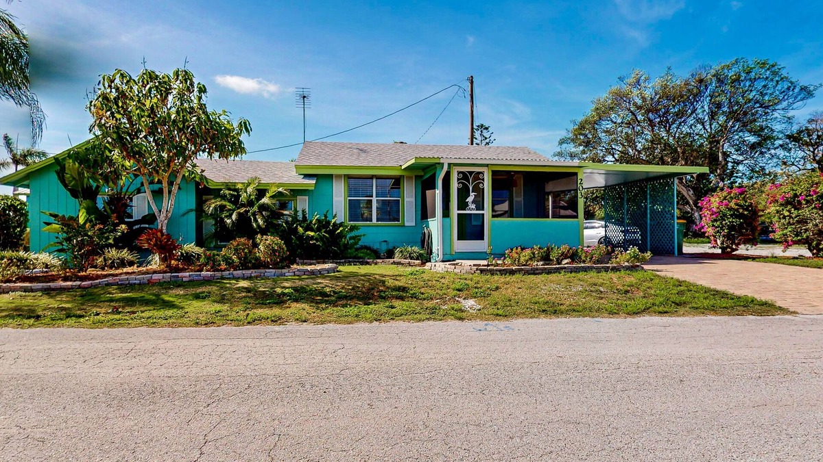Goodland House | Waterfront retreat with bay views, dog-friendly, & snowbird-ready