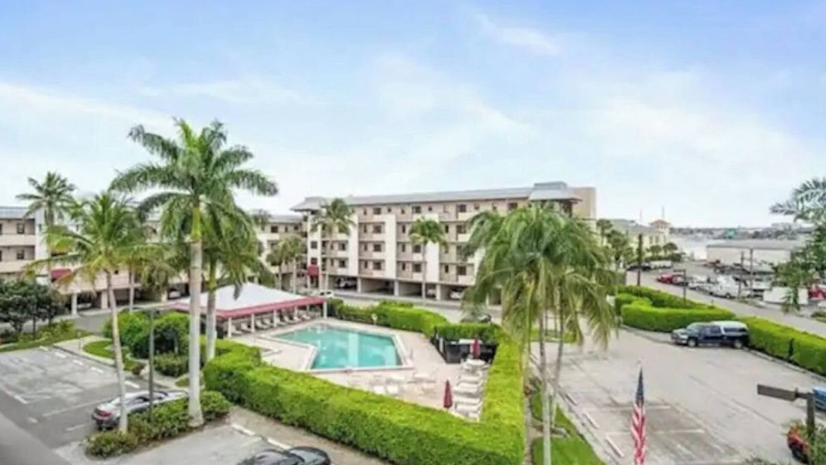 Royal Harbor Condo | Waterfront smart Condo- Walk to 5th Ave.