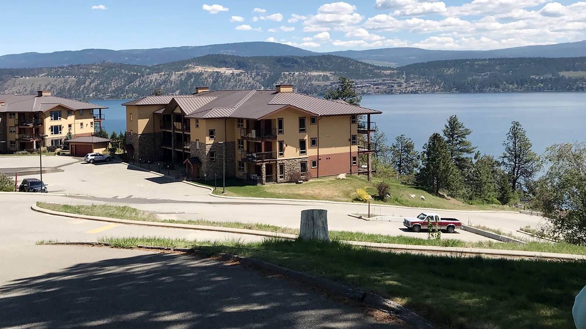 Central Okanagan Apartment | Waterfront Spacious 3 Bedrooms Condo