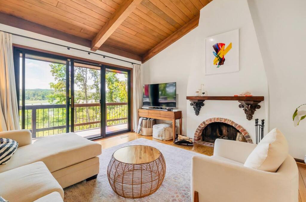 Fort Washington Villa | Waterfront Spanish Villa minutes from the city!