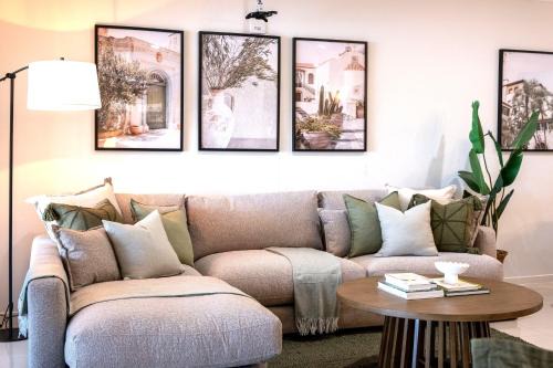 Maroochydore House | Waterfront Stay at Sunshine Villa