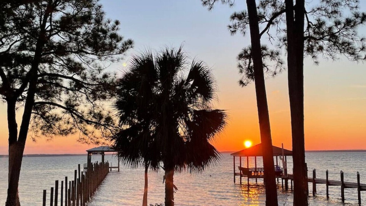Florida Panhandle House | Waterfront Sunsets on Perdido Bay, Hot Tub, 4 Bedrm, 3 bath, Parking Onsite