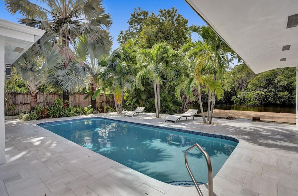 Central Fort Lauderdale Villa | Waterfront Tropical Oasis 4 Bedroom Pool Home