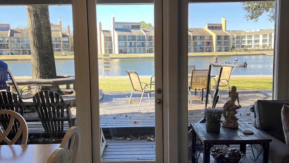 Walden on Lake Conroe House | Waterfront updated 3 Bedroom Townhome on Quiet Cove, sleeps 10 fully furnished.