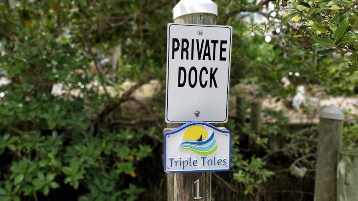 Captiva House | Waterfront Property with Dock and 2 Minute Walk to the Beach