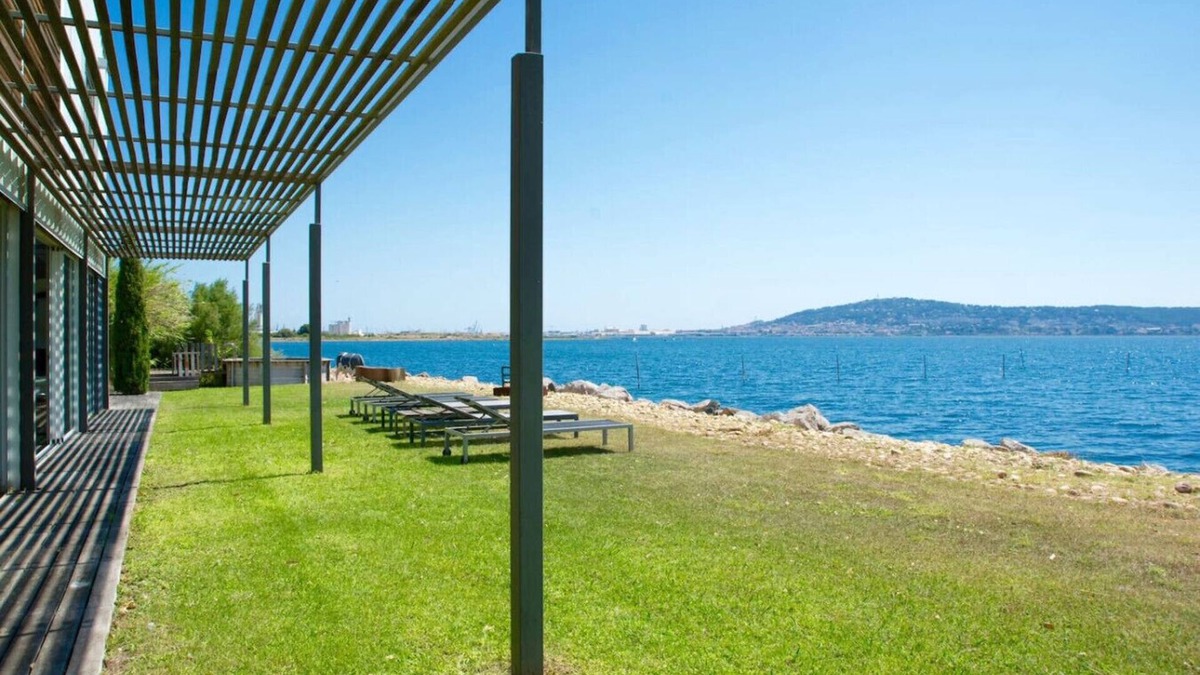 Balaruc-les-Bains Villa | Waterfront Villa overlooking Sète