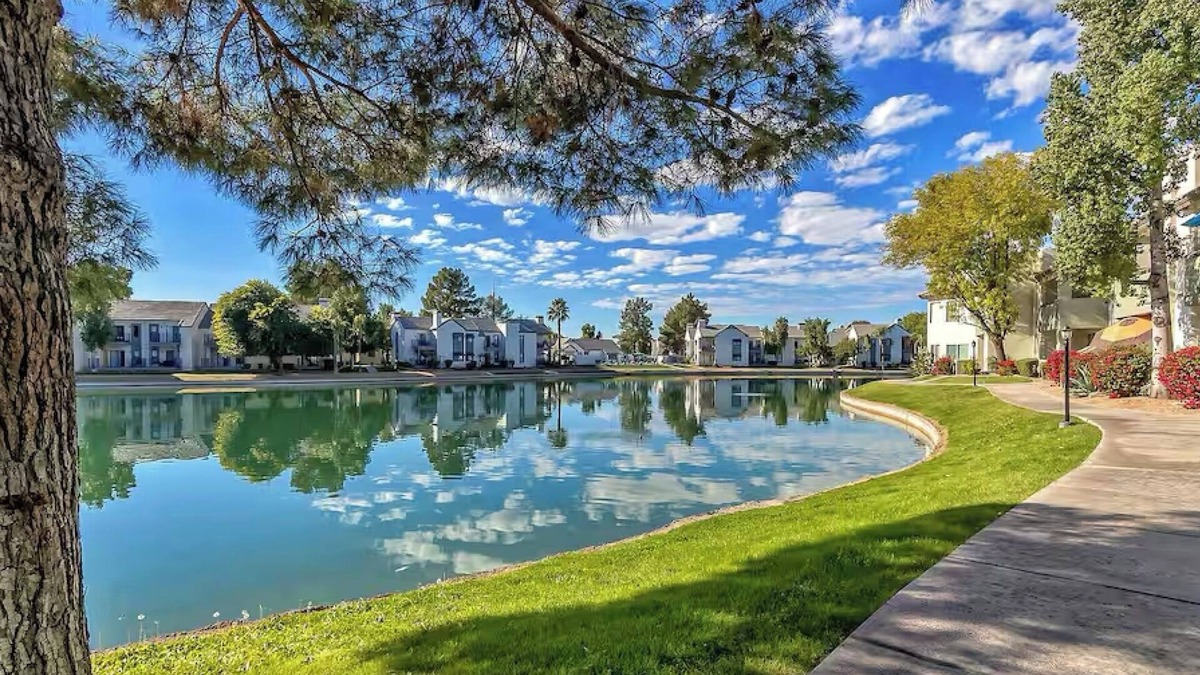 Chandler Condo | Waterfront view~Heated pools/spas~Pickleball/Tennis~Gym~Gated~BBQ~Eateries~Shops