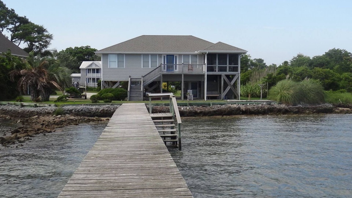 Marshallberg Cottage | Waterfront! View of Cape Lookout!