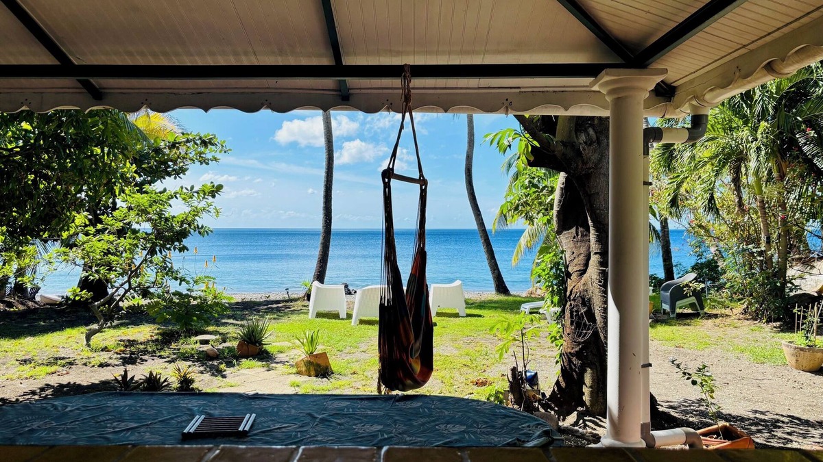 Saint-Pierre Villa | Waterfront villa, sea side.