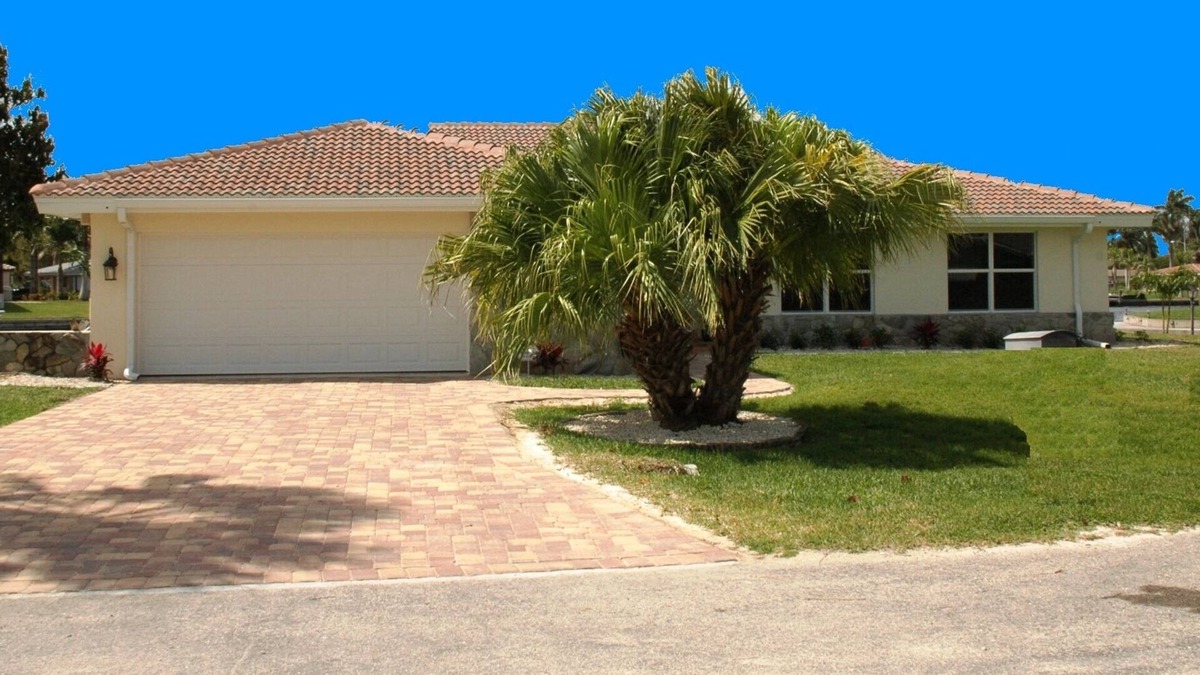 Yacht Club House | Waterfront Villa with pool - direct sailboat access - only 3 min to the river !