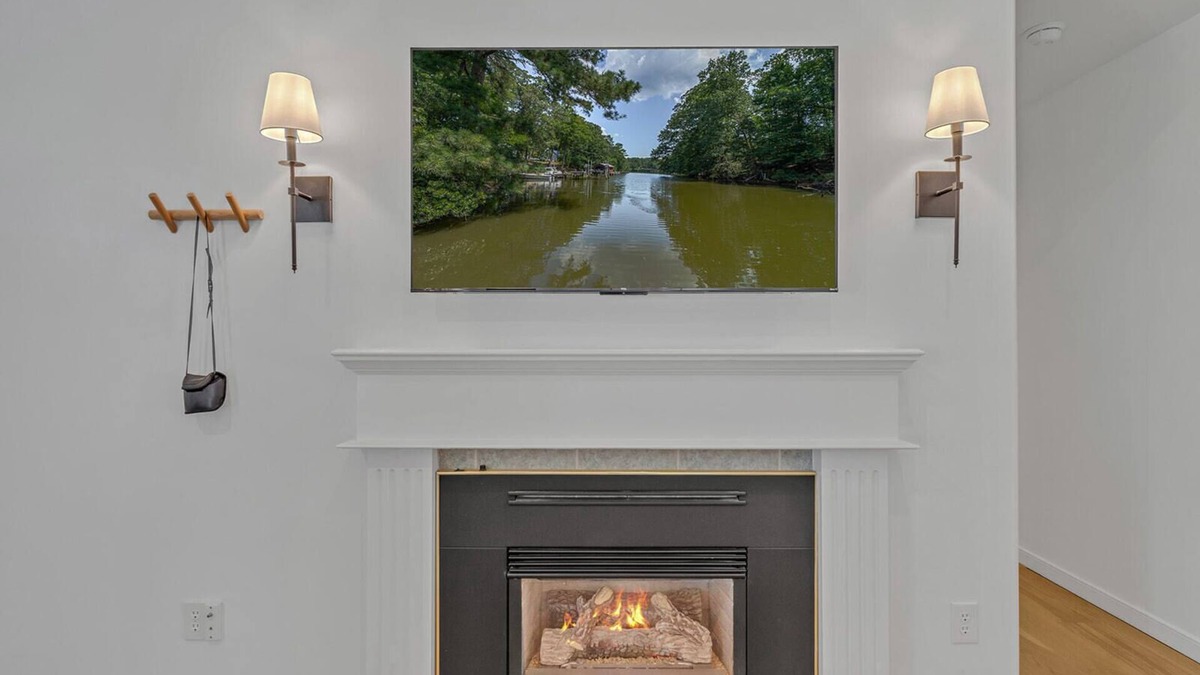 Cobbs Creek House | Waterfront w/Floating Dock, Kayaks~Family Home