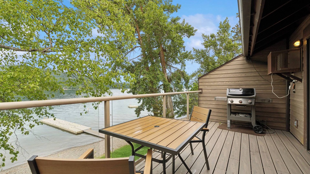 Whitefish Condo | Waterfront Whitefish Lake Condo 5BU | 1 Bed, 1 Bath