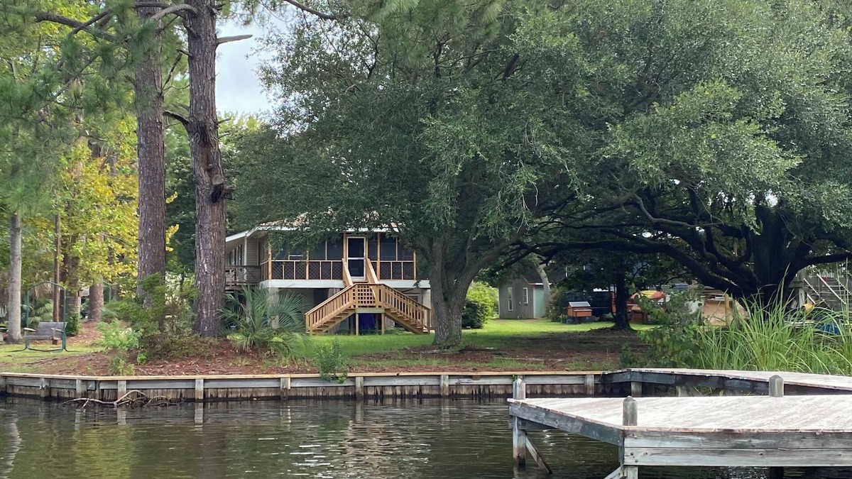 Summerton House | Waterfront with dock, less than 5 min to boat landing, gas, ABC and restaurant.