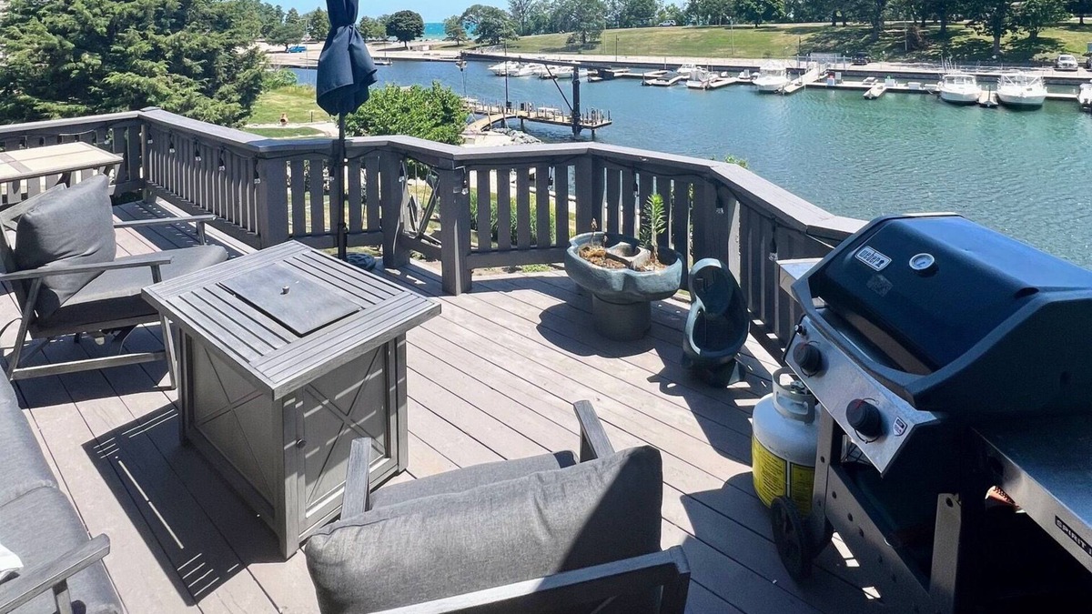 Downtown Kenosha House | Waterfront with Lake Michigan Views! Walking distance to beach, restaurants/bars