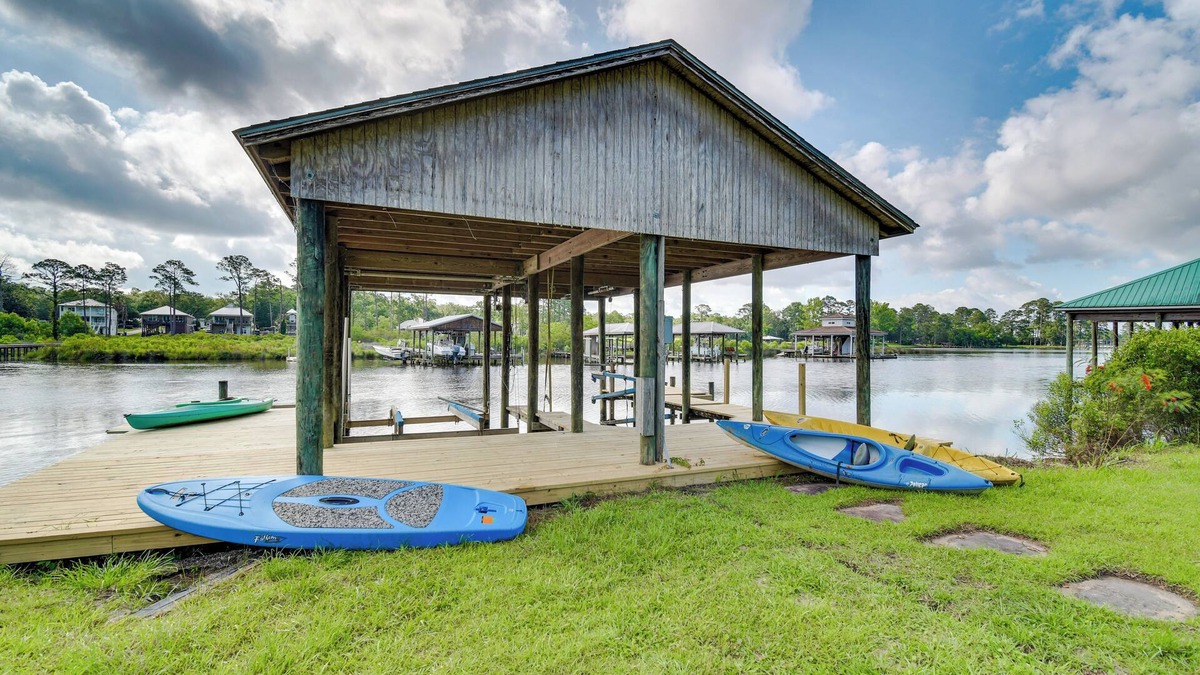 Elberta House | Waterfront Wolf Bay Home w/Private Boathouse!