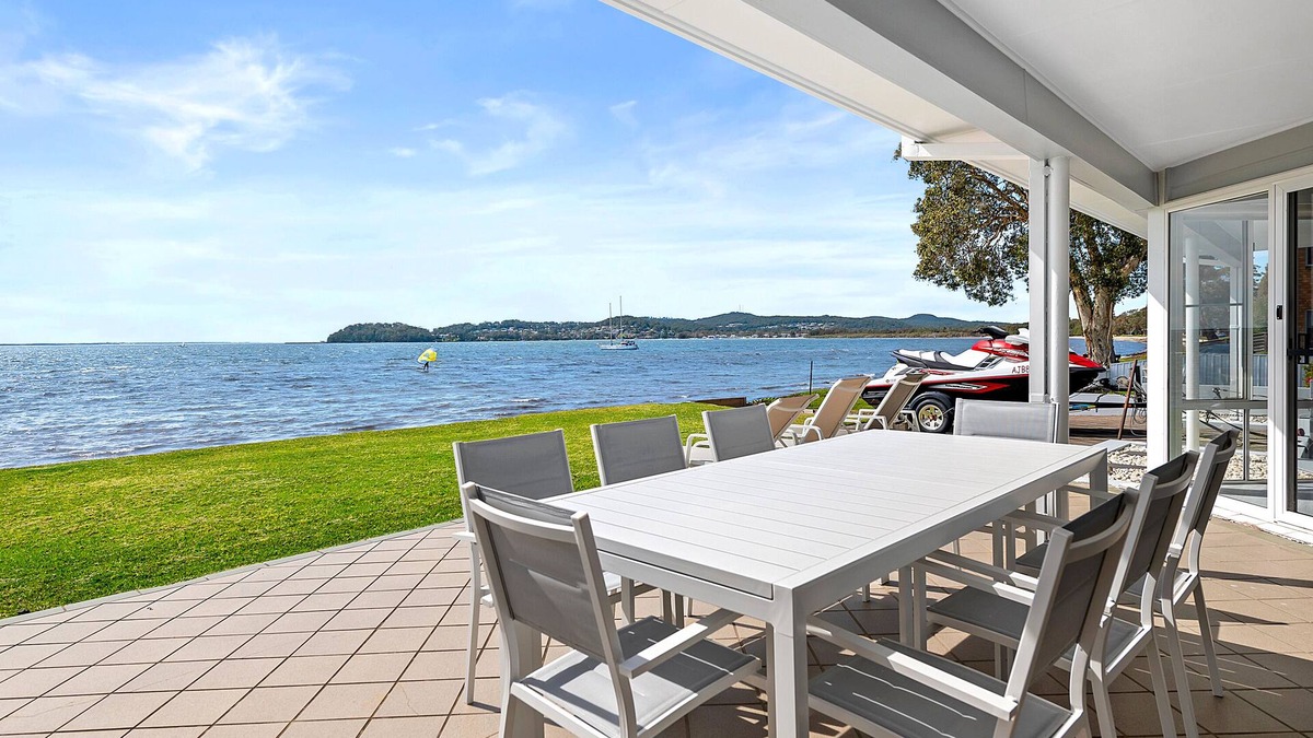 Salamander Bay House | WATERFRONT WONDERLAND - 5 Bedroom Luxury Beachfront House with a Lift!