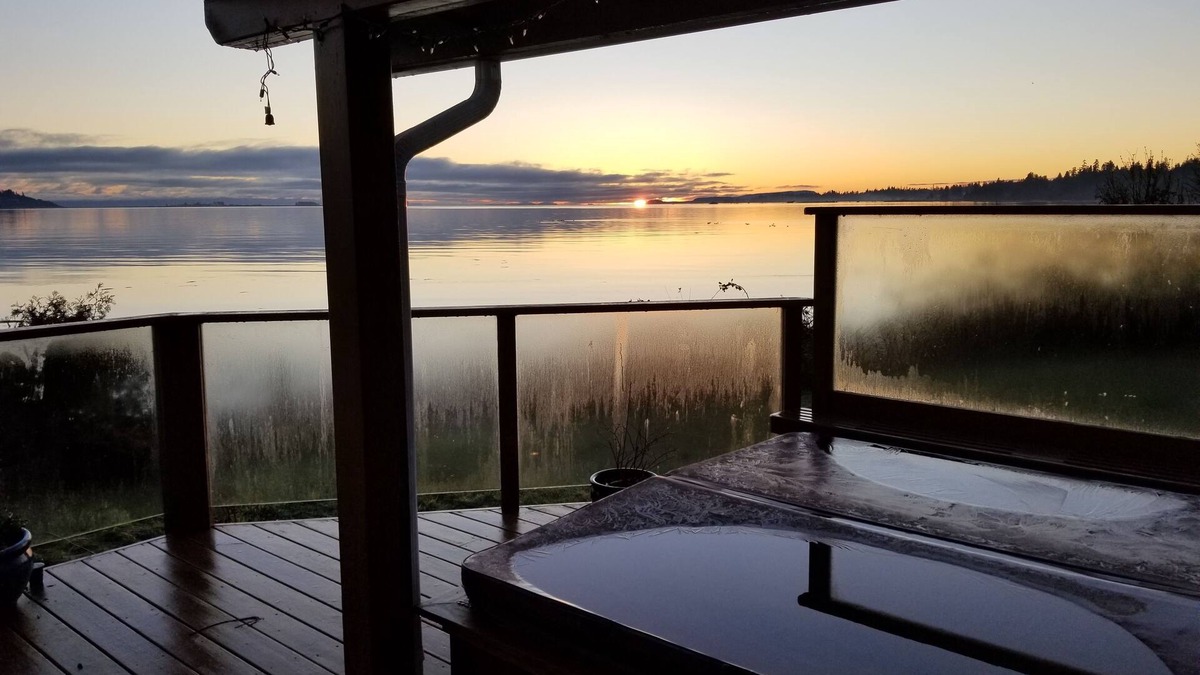Courtenay House | Waterfront Wonder! Epic private paradise near the center of Courtenay