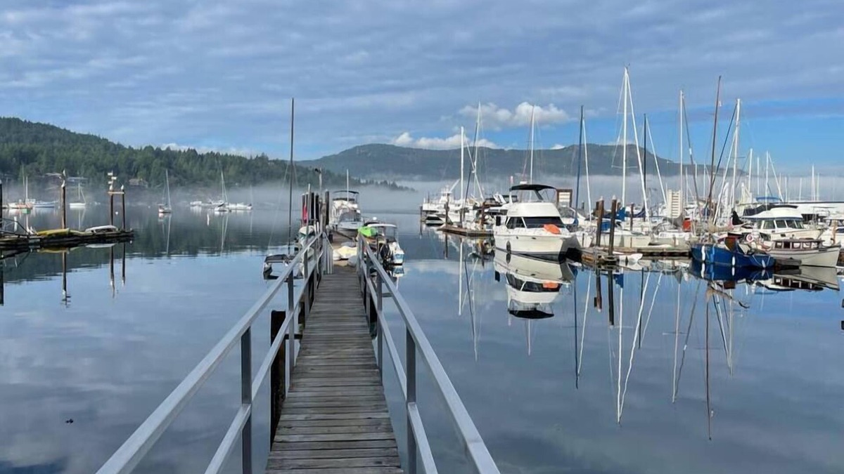 Brentwood Bay House | Waterfront Wonderland: Your 2-Bedroom Oasis in Brentwood Bay