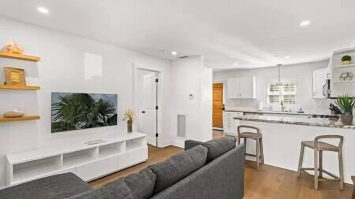 Carpinteria Apartment | Watermark Suite C