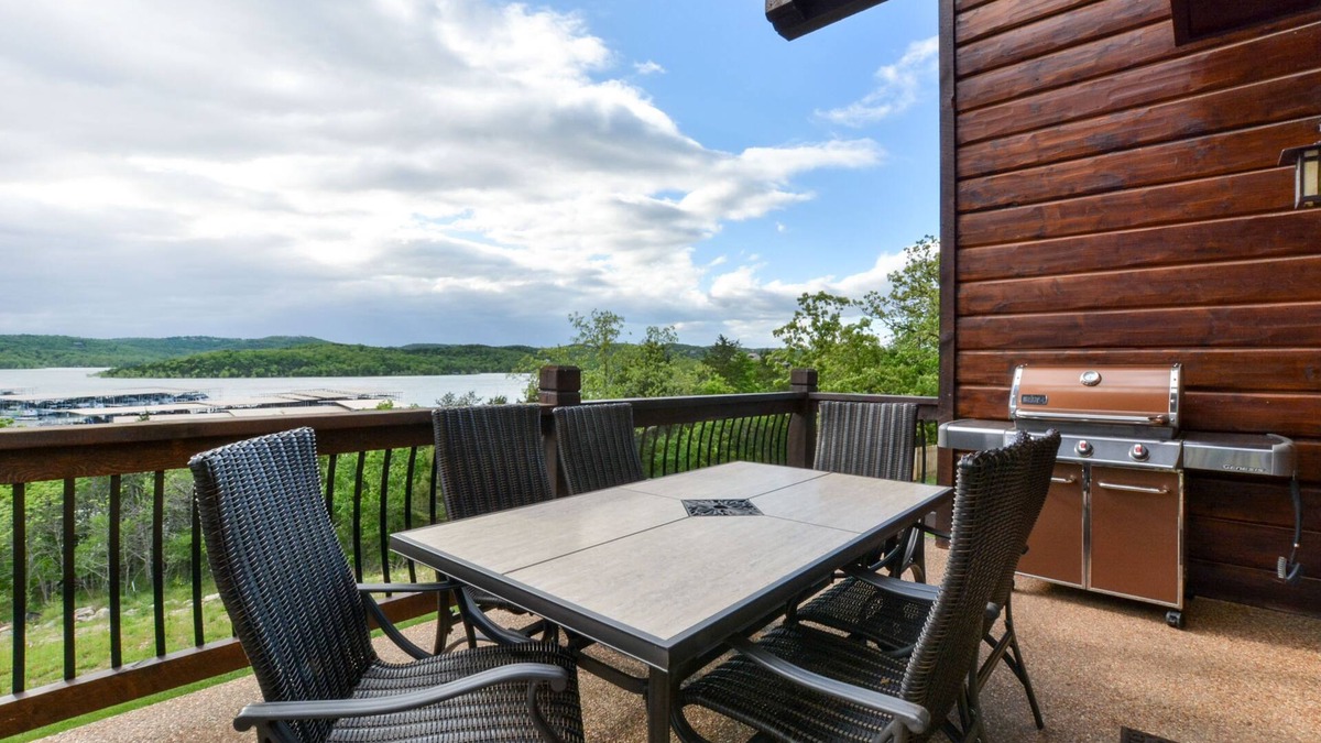 Indian Point House | WaterMill Cove Luxury Lakefront Villa A~AMAZING VIEWS~Lazy River~HUGE POOL~2Mi to SDC